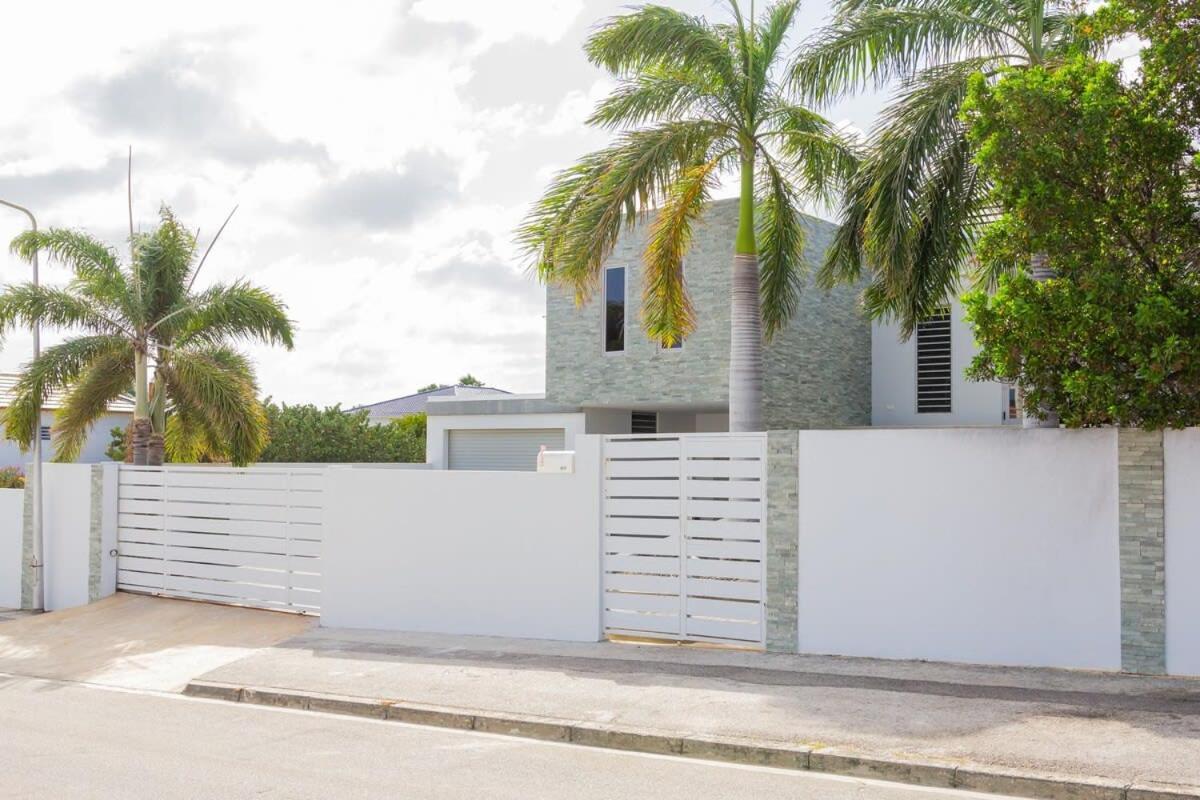 Stylish 4 Bedroom Modern Villa Design, Walking Distance From The Beach Jan Thiel Eksteriør bilde