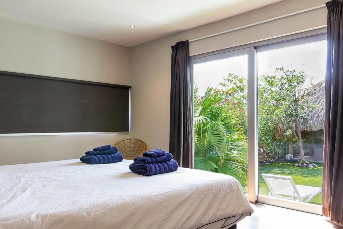 Stylish 4 Bedroom Modern Villa Design, Walking Distance From The Beach Jan Thiel Eksteriør bilde